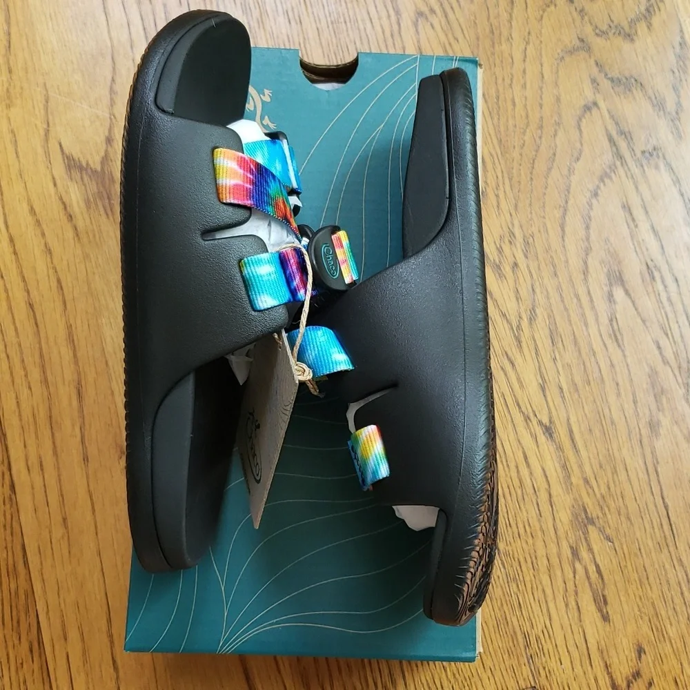 NIB Chaco Chillos Slide Sandal In Black Rainbow Tie Dye Kids Size 2